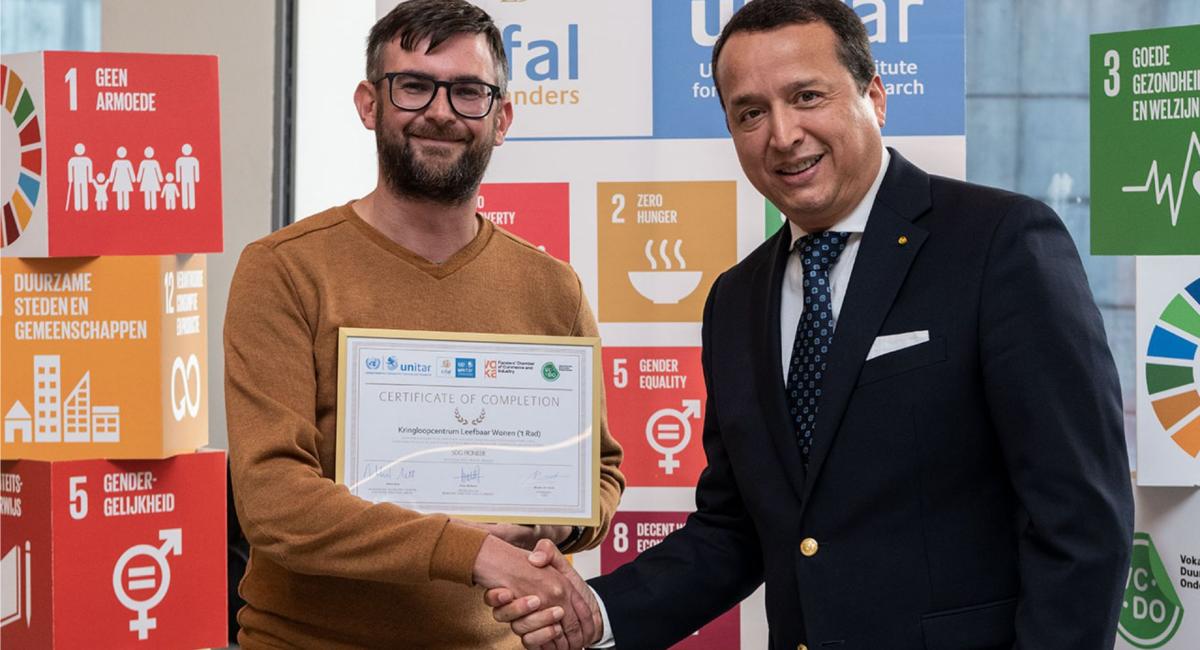 Kringwinkel 't rad ontvangt SDG Pioneer certificaat